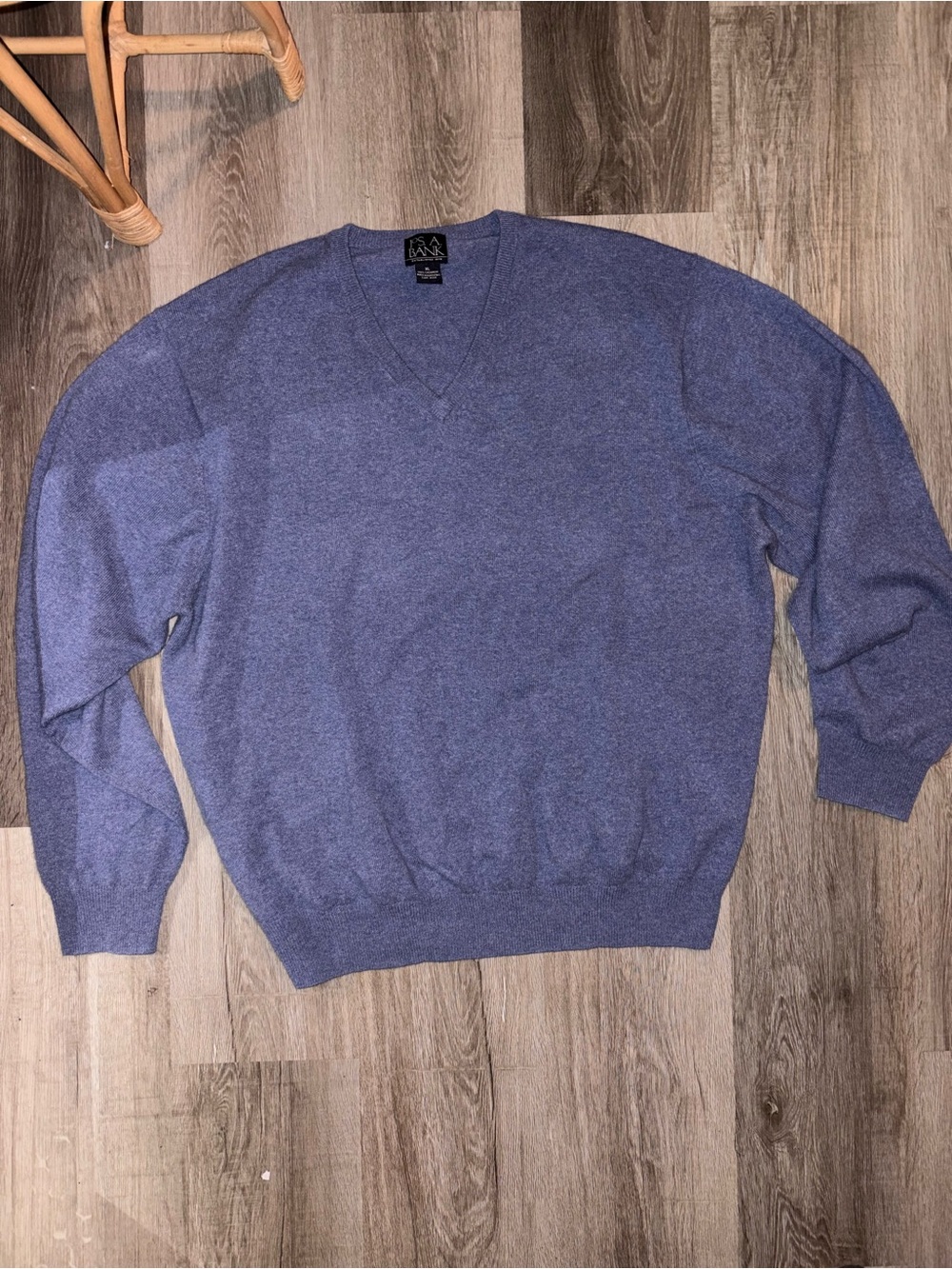 Jos. A. Bank 100% Cashmere Men's V-Neck Sweater in Heather Blue